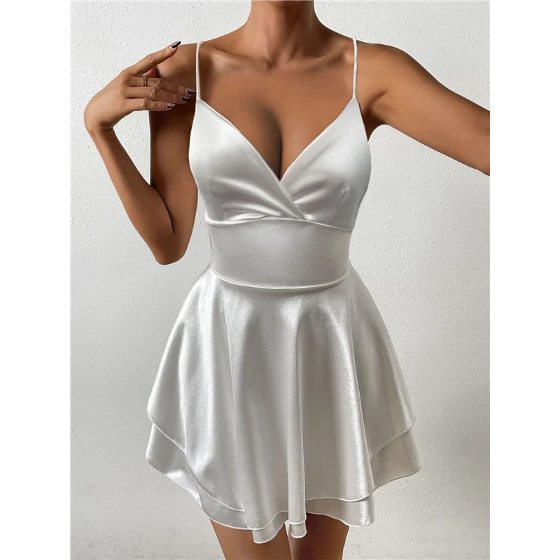 فستان نسائي من الساتان بحزام سباغيتي بدون أكمام بقصة منخفضة بدون ظهر فستان قصير للحفلات فستان صيفي قصير
