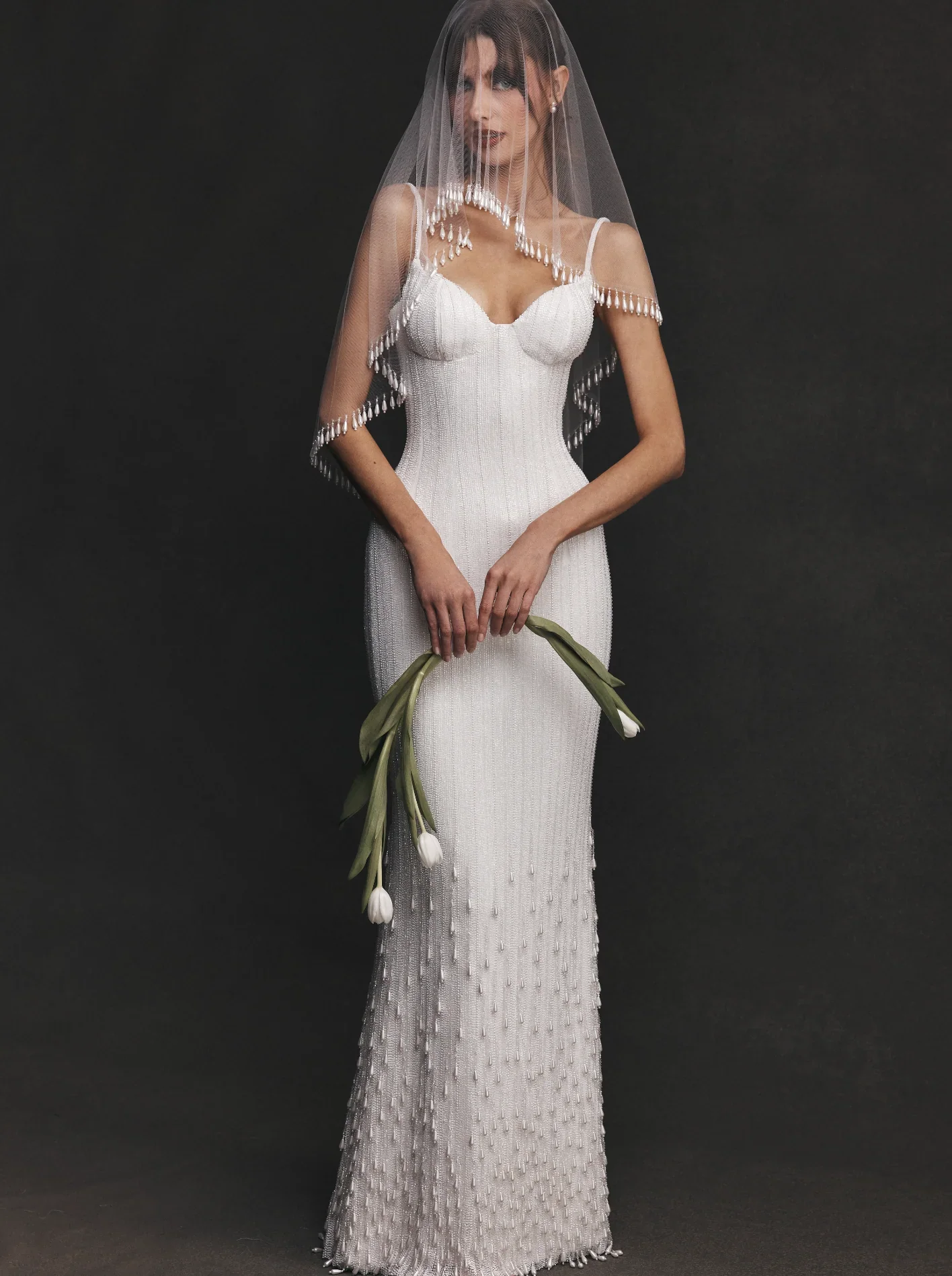 رائع حجاب الزفاف تول مع حافة شرابة اللؤلؤ ، أزياء الزفاف الجديدة أغطية الرأس الحجاب دون مشط DV069