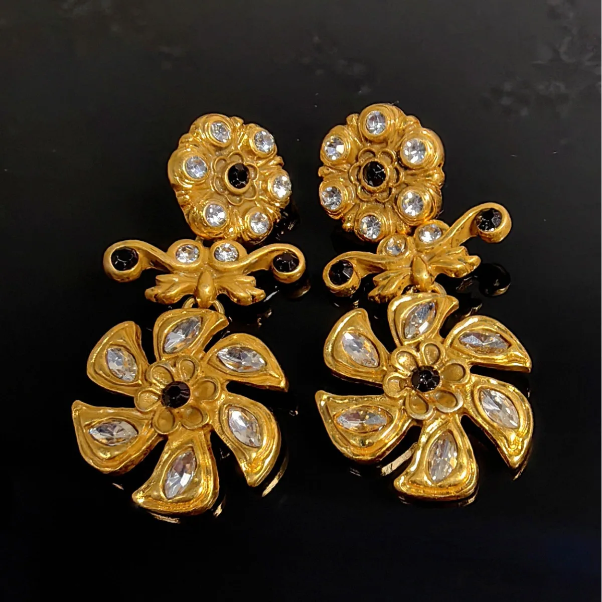 Frogskin ear hooks enamelled with glazed simple hand-crafted medieval vintage jewelry full of diamonds