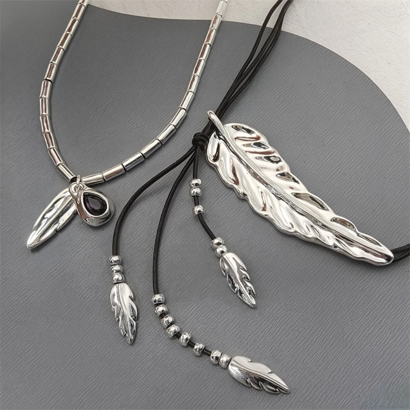 2024 uno de 50 creative sword feather Zircon Necklace 925 silver romantic jewelry gift package