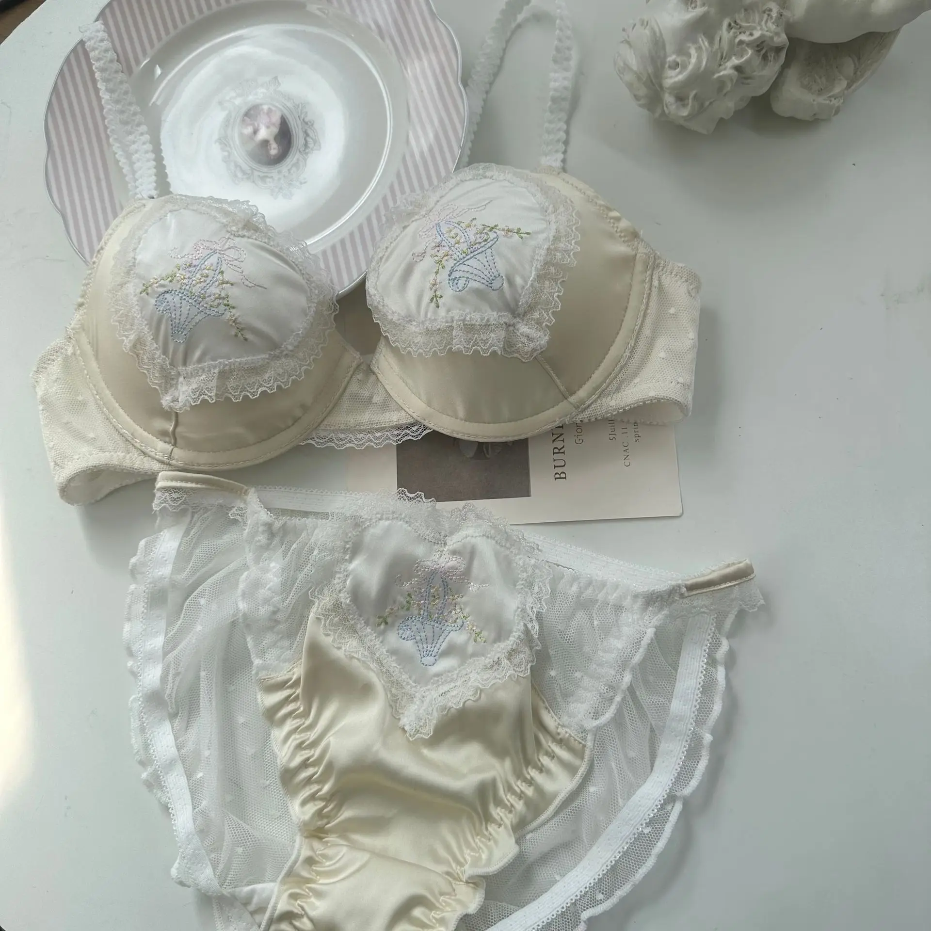 

Love Lingerie Embroidery Flower Basket Bralette Molded Cup Bra Set Student Teenage Girls Underwear Sets