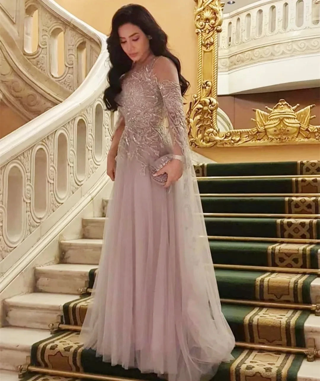 Vestido de noche de manga larga con apliques de encaje, vestidos románticos de tul púrpura claro, vestidos de alfombra de celebridades de Arabia Saudita, vestido de graduación con cuello redondo