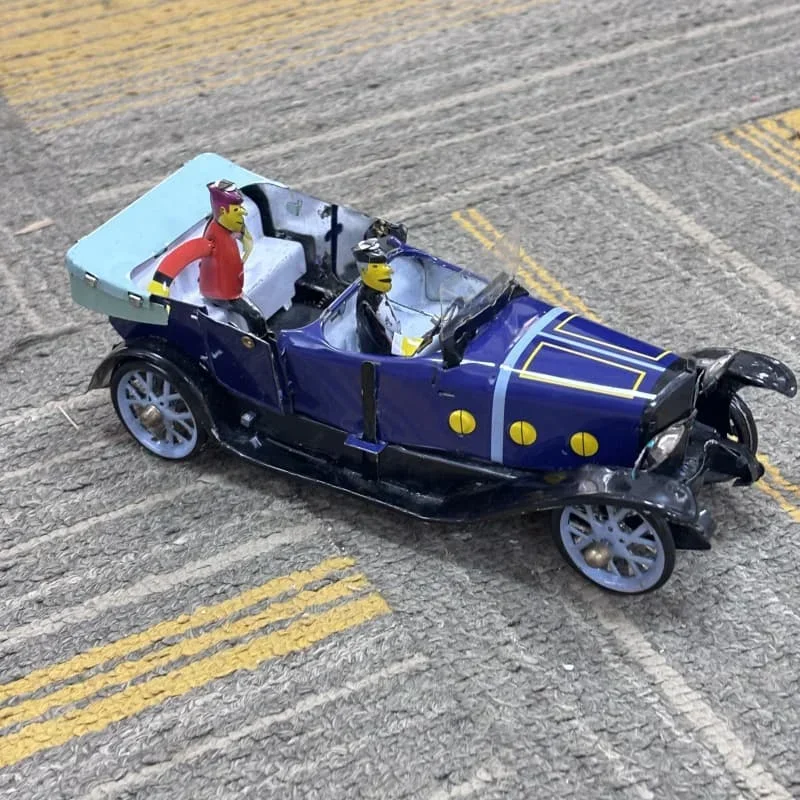 

Metal Tin Two people Vintage luxur car Mechanical Clockwork Wind up toy figures children Adult Collection Retro birthday gift