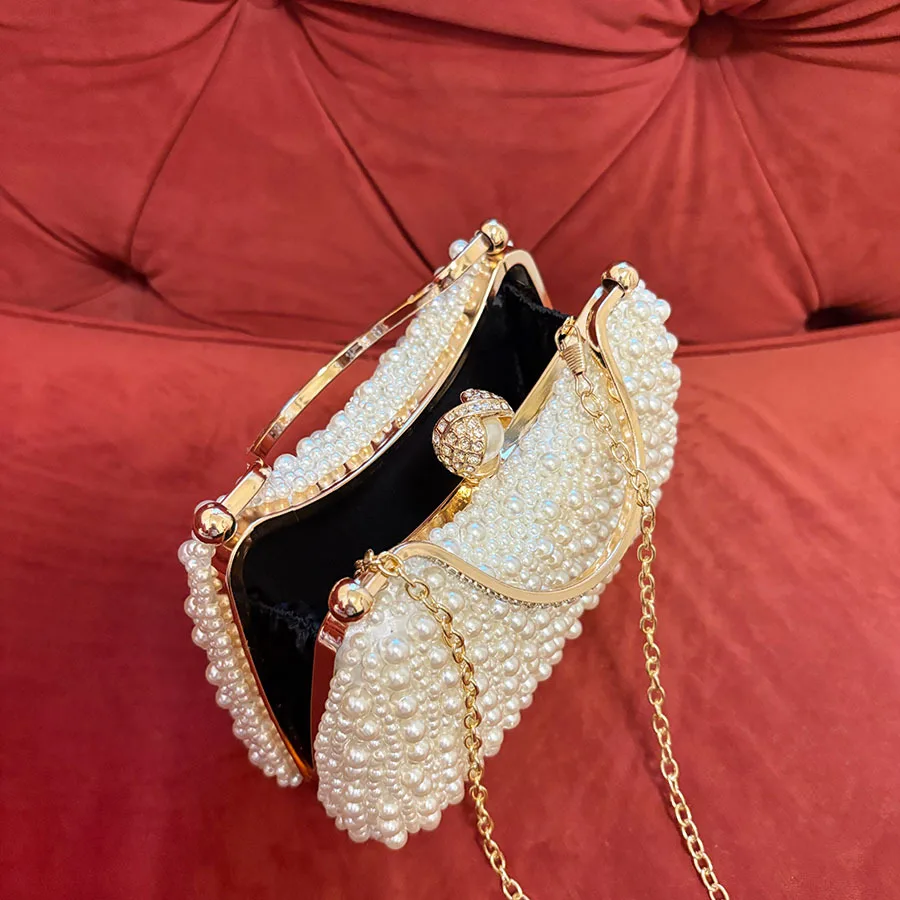 French pearl with diamond metal hand-held pearl lock design Gentle luxury banquet wedding exquisite clutch.