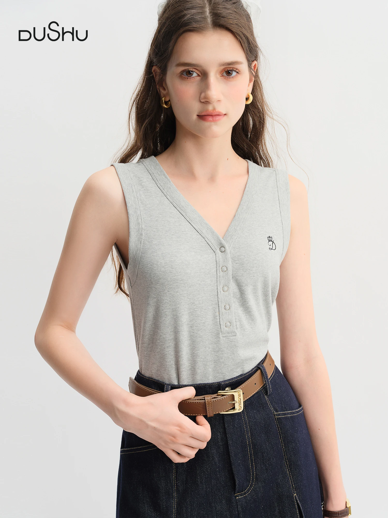 

DUSHU Plus Size Women Fashion Commuting Vest Autumn Style Letter Embroidery Temperament Leisure V-neck Multi-color Top 25DS83216