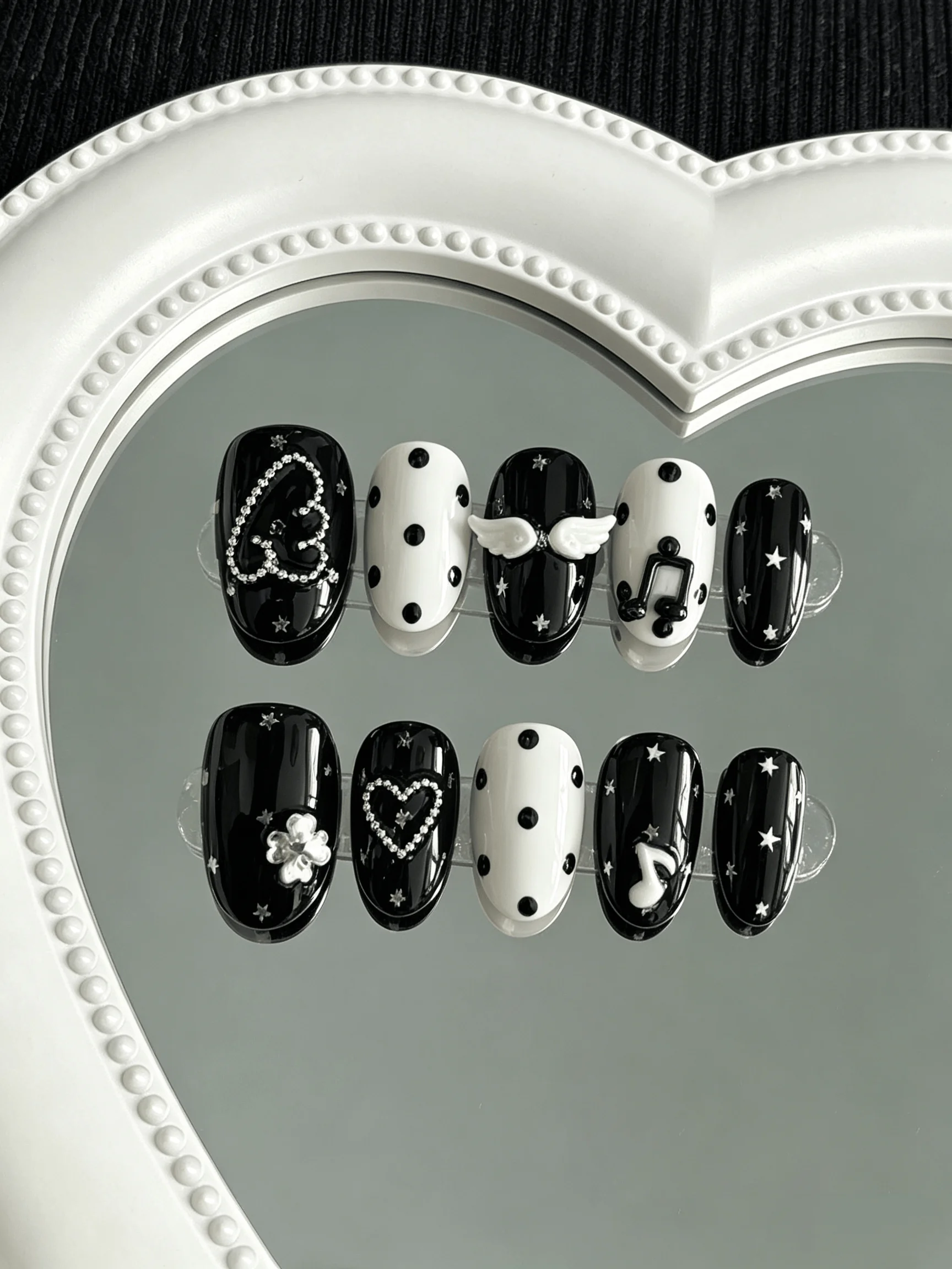 10 Pieces of Handmade Oval Full-Cover Nail Tips, Medium Length, Black and White Contrasting Colors, Subculture Sweet-Cool Style, Suitable for Women and Girls, Perfect for Halloween, Trendy Parties, and as a Gift, Comes with 1 Piece of Jelly Glue and 1 Nail File