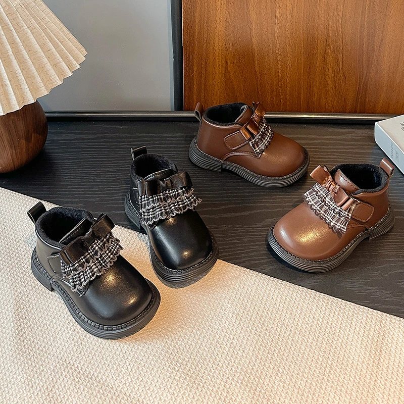 

Ботильоны для девочек в корейском стиле, элегантные детские ботинки принцессы, милые банты, новинка зимы 2025, детские туфли на плоской подошве с круглым носком, замша, теплая, мягкая