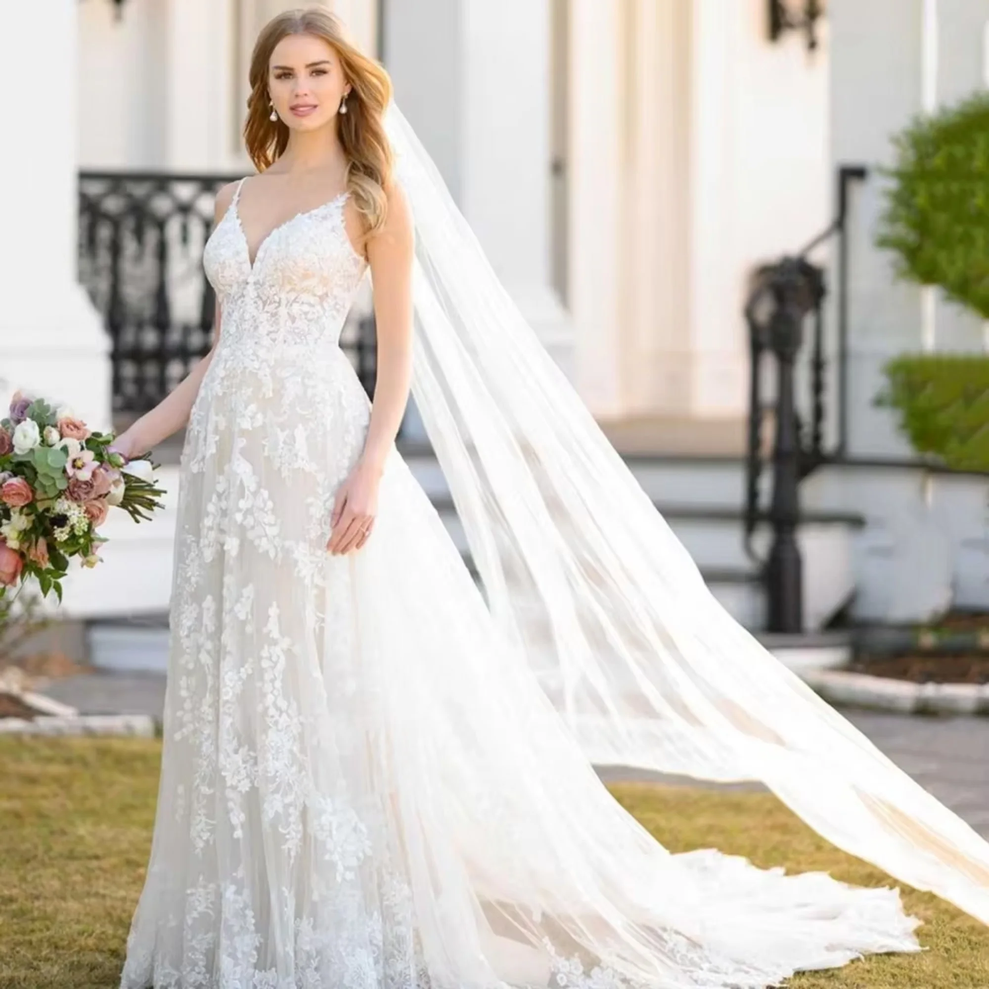 

RODDRSYA Luxury A-Line Wedding Dresses V-Neck Appliques Spaghetti Straps Bride Dress Backless Bridal Gowns Vestido Customized