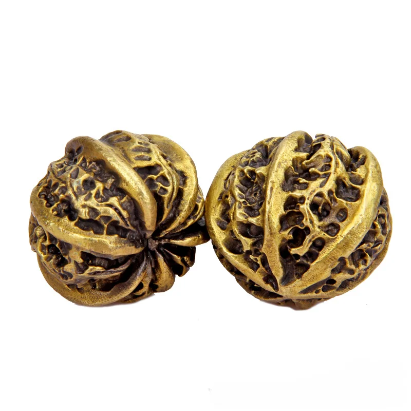 

Brass solid walnuts, a pair of copper walnuts, copper walnut hand play