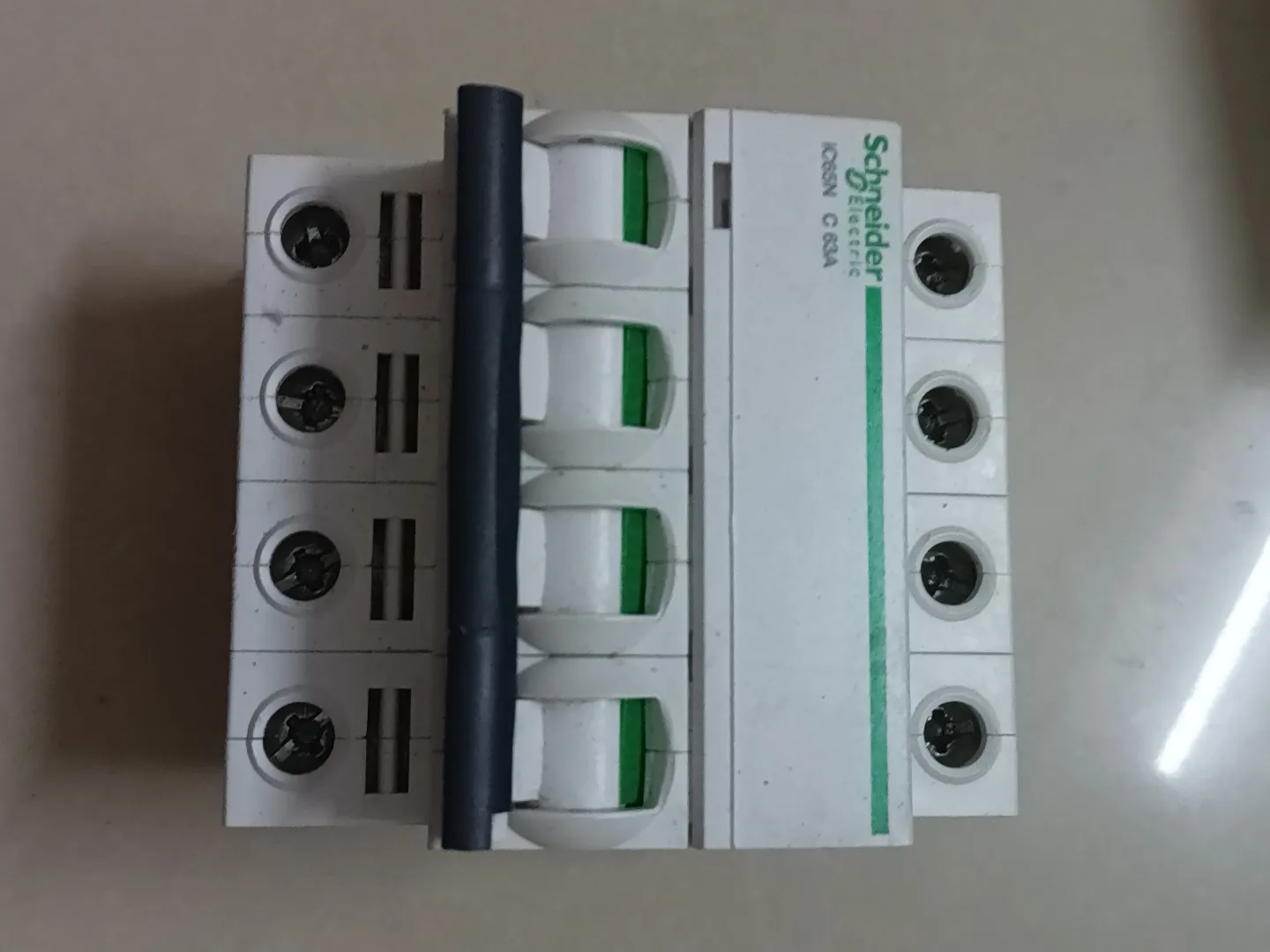 

Schneider Air Switch 4P63A used test function is normal