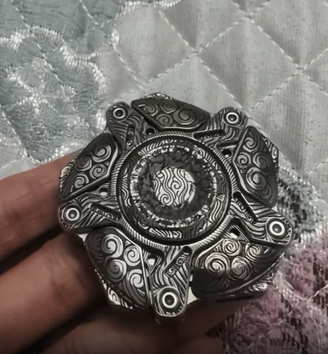 Used EDC KTS Five Pages Origin Stainless Steel auspicious clouds Carving spinner Fingertip gyroscope Decompression toys