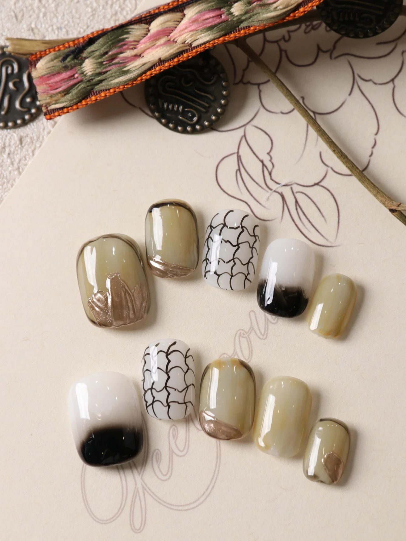 10 Stück Aufklebenägel Grün Weiß Schwarz Linien Büro Alltag Künstliche Nägel Set Nagelkunst DIY