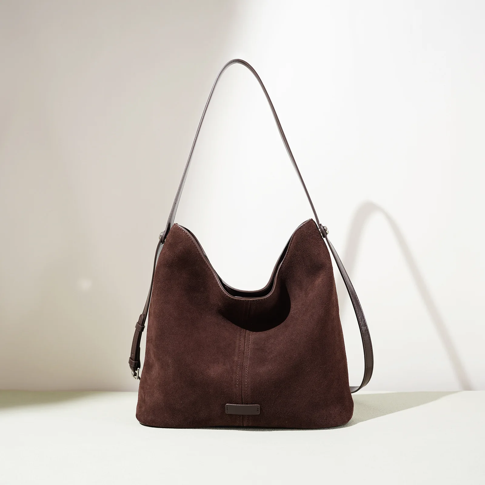 2026 New Spacious Bucket Bag Korean Style Slouchy Crossbody Shoulder Bag Women Vintage Minimalist Commuting Suede Leather Tote