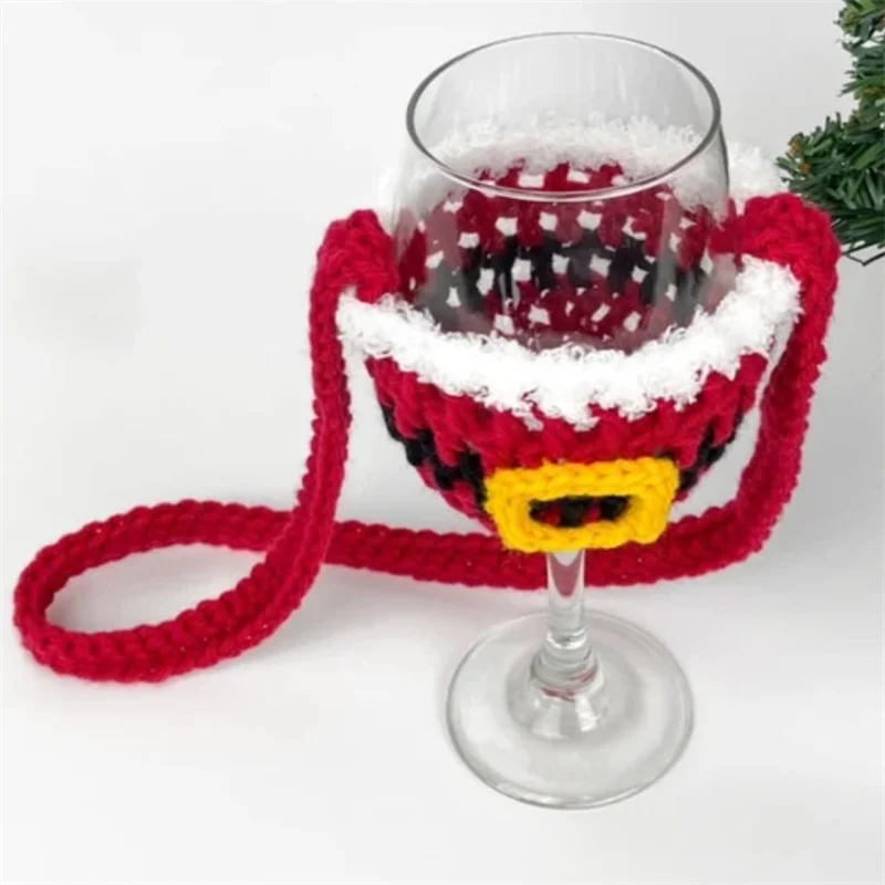 Christmas Handmade crocheted Christmas goblet set Christmas dress-up For friends Anti-scalding insulation Cup sleeve