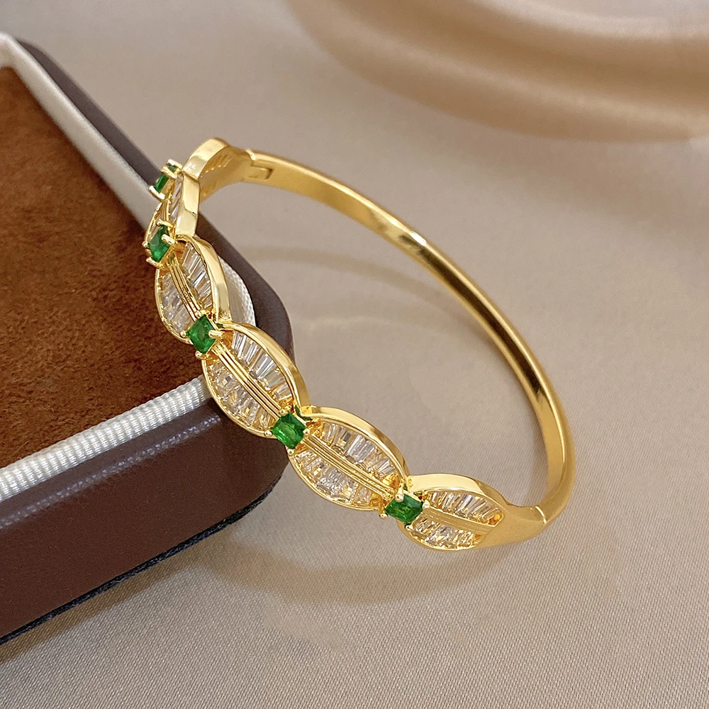 

Freetry Classic Leaf Splicing Zircon Copper Bangle for Women Gold Plated Waterproof Spring Bracelet Casual Jewelry Accessories