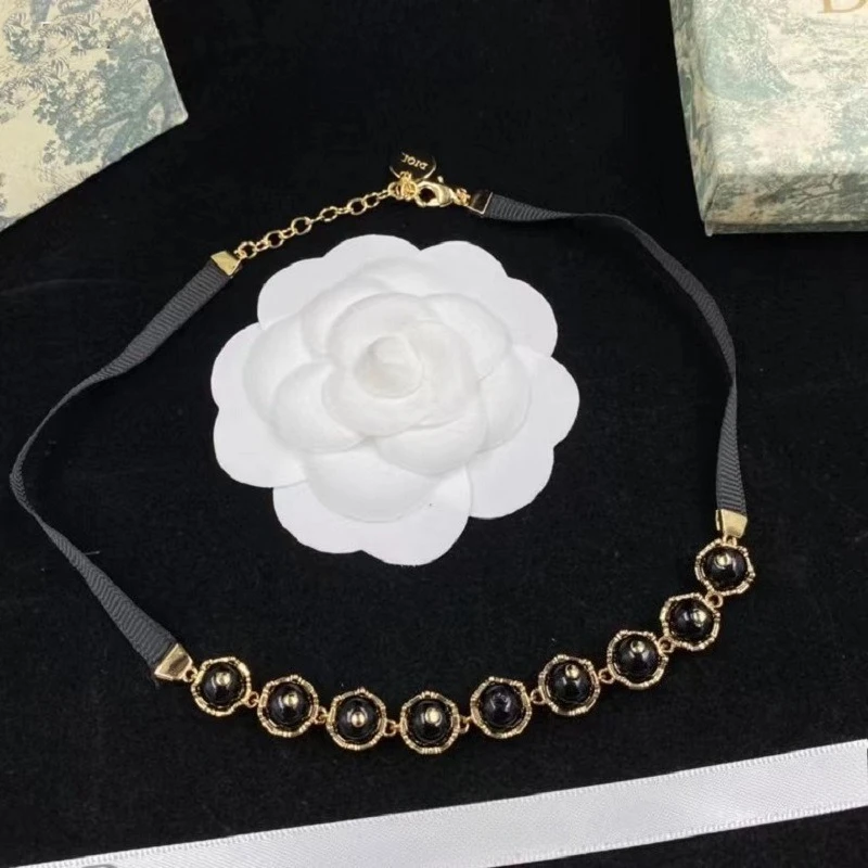 

Черная кожаная нить, жемчужное ожерелье, материал, универсальный нишевый дизайн, цепочка на ключицу, 2025 Classic