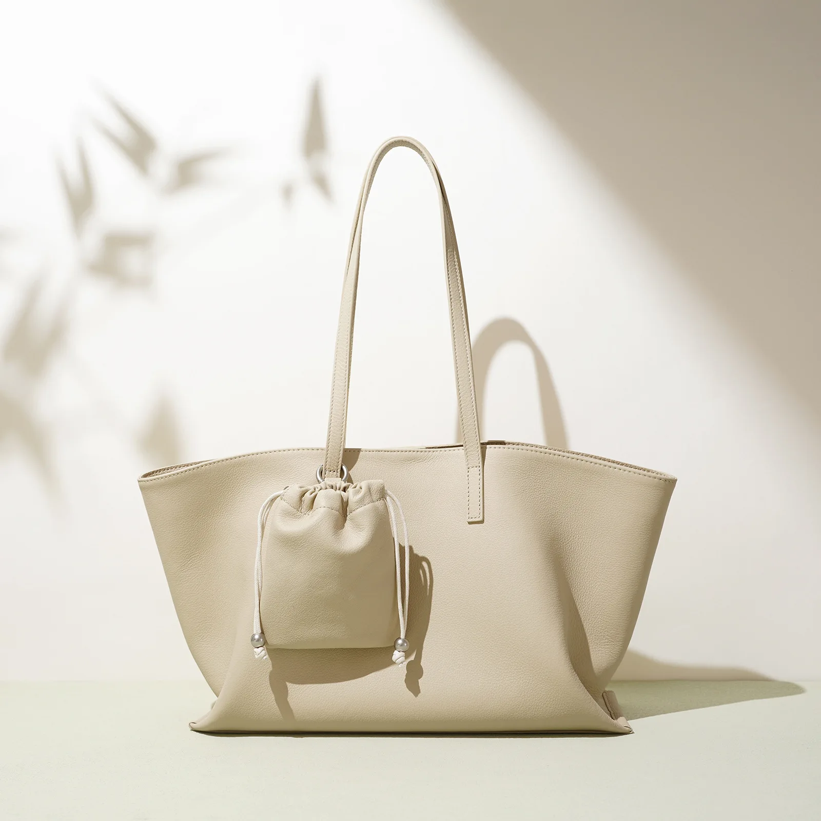 

Seoul Inspired Large Capacity Genuine Leather Tote Women's Portable Shoulder Handbag Effortless Minimalist Bag for Urbanite