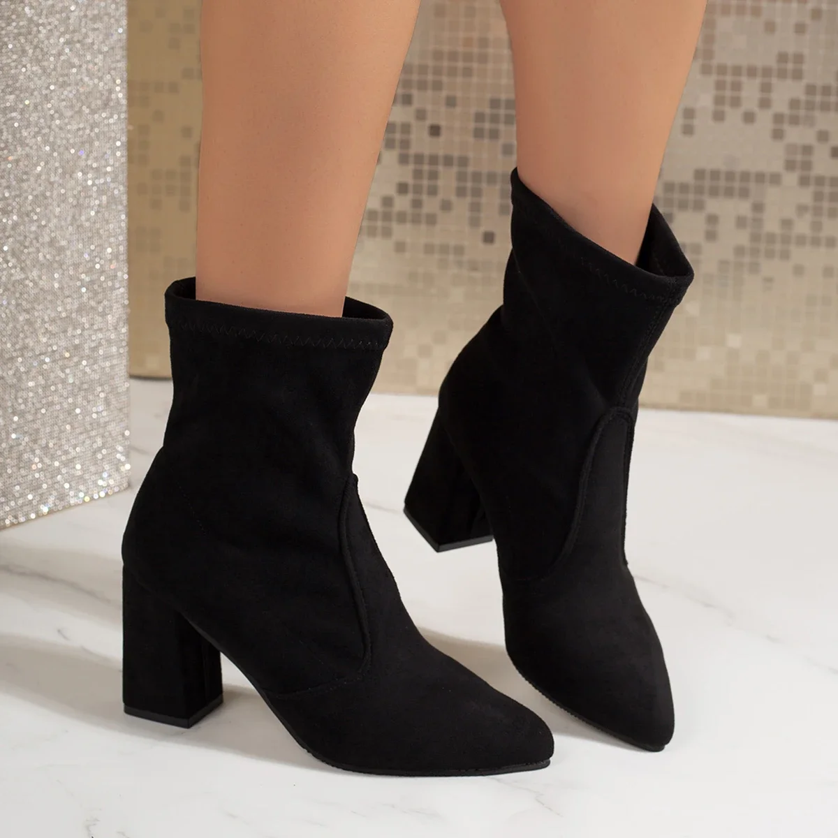Herbst/Winter Damen-Stiefeletten mit dicken Absätzen und spitzer Spitze aus Wildleder. Modische rutschfeste Outdoor-Stiefel im europäischen und amerikanischen Stil – Detail 38