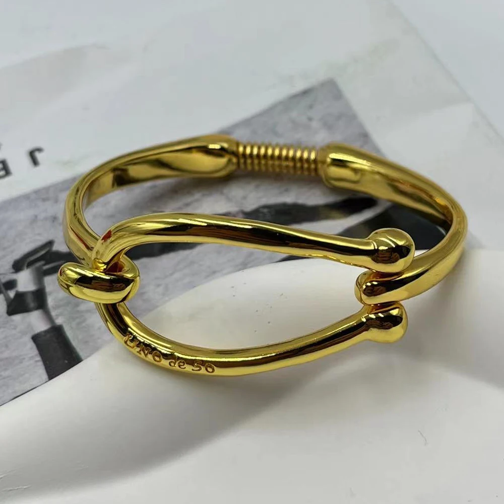 Unode50 Jewelry 2024 Classic Vintage Gold Hollow Horseshoe Buckle Bracelet Couple Accessories Girlfriend Holiday Gift