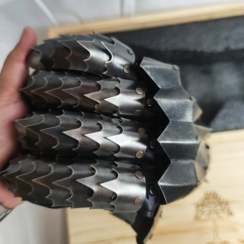 Middle Earth Knight COS Ringers 1 to 1 Metal Steel Gloves Armor Wearable