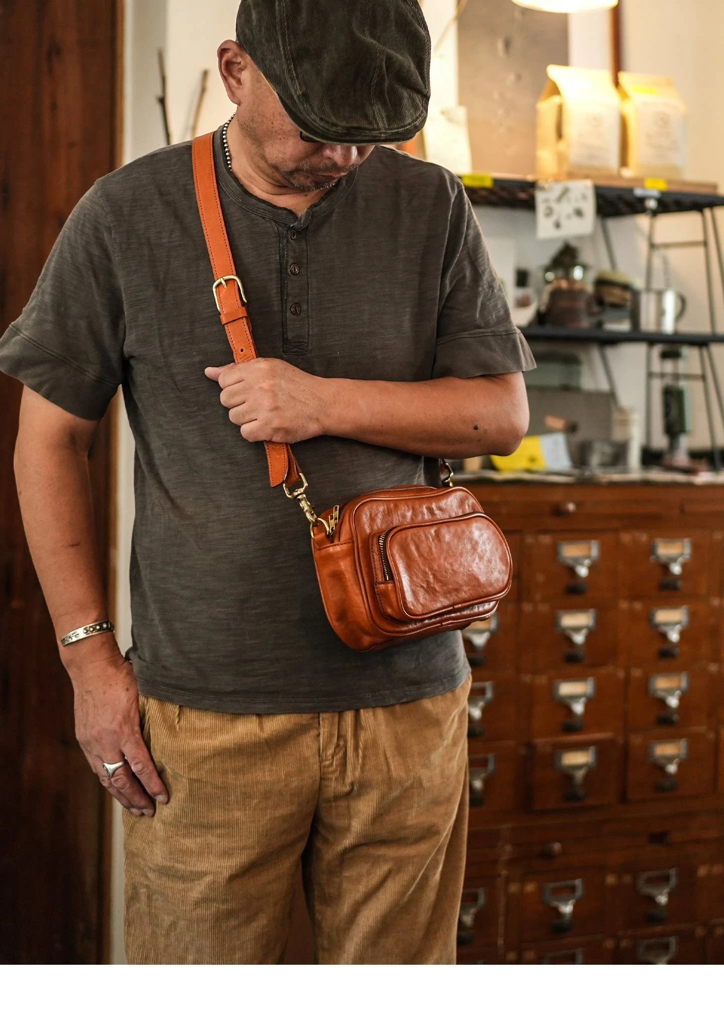 Vintage Designer Handgefertigte Mehrschichtige Umhängetasche aus Rindsleder für Herren, Lässige Modische Luxus-Schultertasche aus Echtem Leder – Detail 3