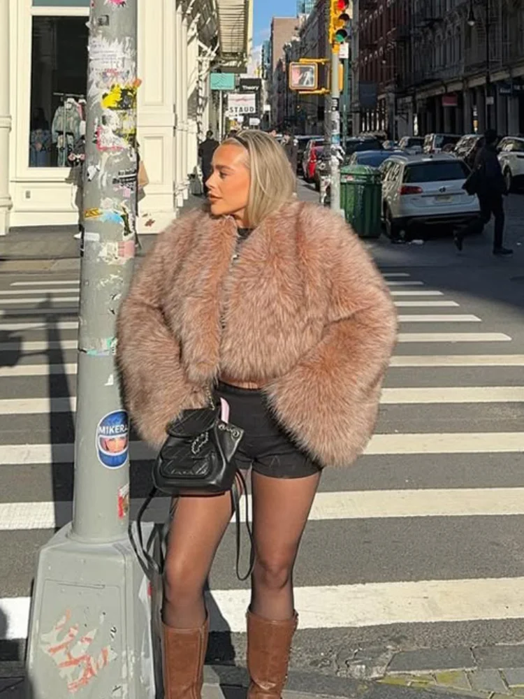 

Women's Faux Fur Jackets 2025 Winter Warm Fluffy Cardigans Solid Luxury Long Sleeves Short Elegant High Street Lady Outerwears