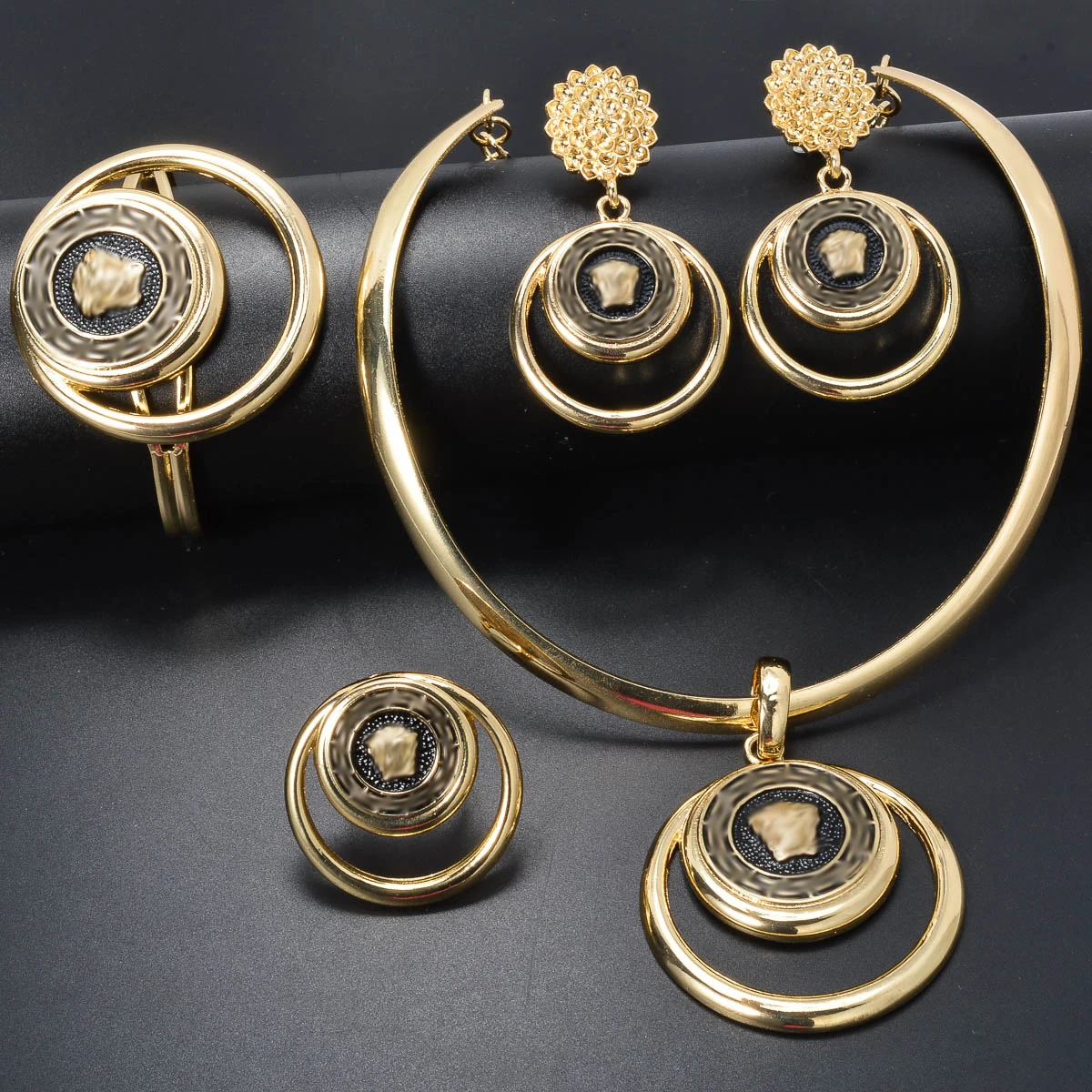 4pcs New Women's Jewelry Set Exaggerated Lion Portrait Shining Flower Large Round Pendant Necklace Party and Banquet Wearing view 2