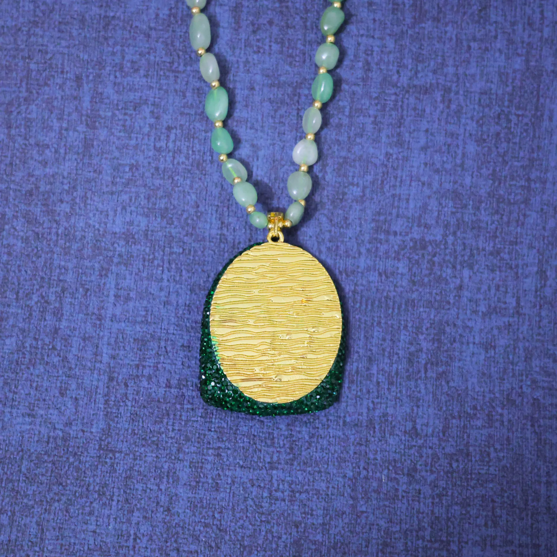 New green glazed Buddha head natural green Dongling sweater chain, a must-have vintage live stream hot-selling model in autumn a
