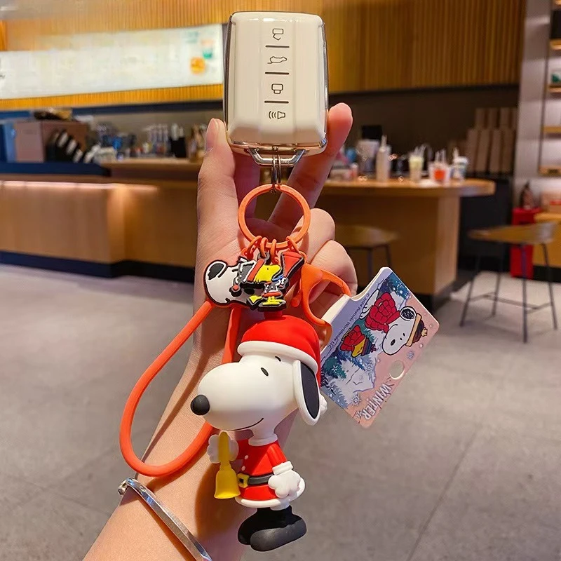 سنوبي الكرتون لطيف دمية المفاتيح الإبداعية Kawaii الذكور والإناث حقيبة ظهر الطالب الديكور عيد الميلاد قلادة هدية بالجملة