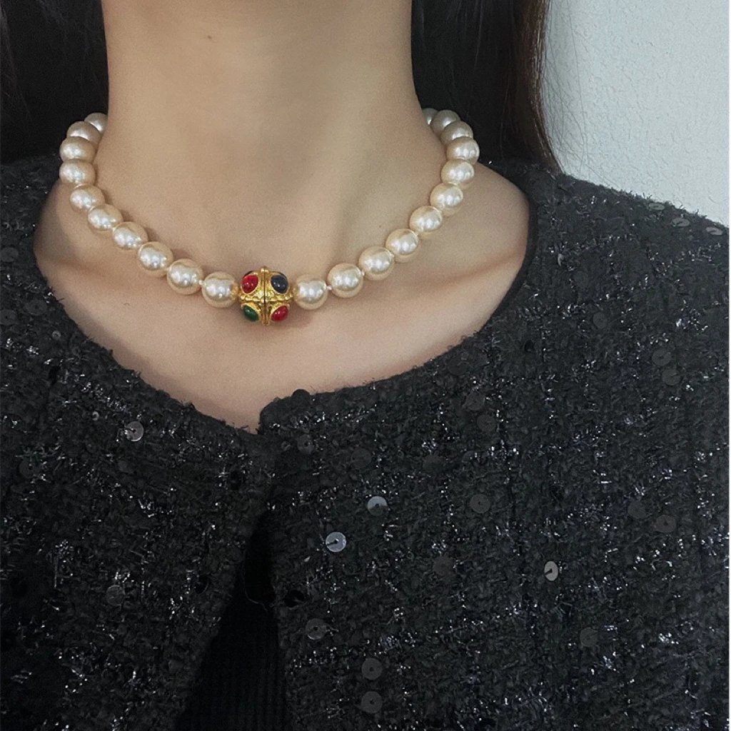 Conjunto de collar y pendientes con colgante de bola de perla de vidrio de latón Vintage, industria pesada, otoño e invierno, nuevo