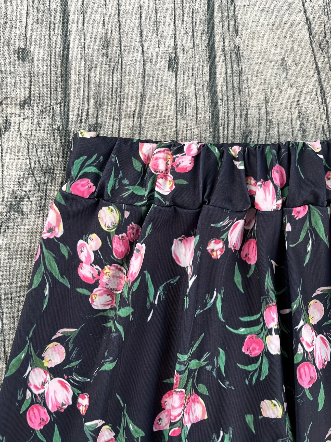 تنورة نسائية كبيرة الحجم أنيقة بطبعة زهور من Luxy Trio - مناسبة لجميع المواسم، تصميم طباعة كاملة، متوسطة التمدد، ملابس منزلية عصرية