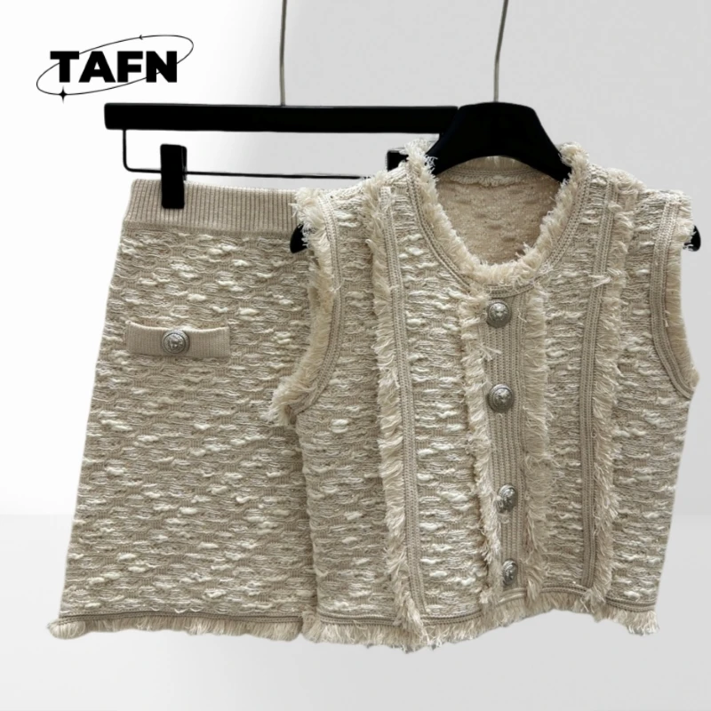 

Suit Fashion All-Match Simple Advanced Texture Elegant High-End Cashmere Dress – Retro Design for Spring Summer A25002