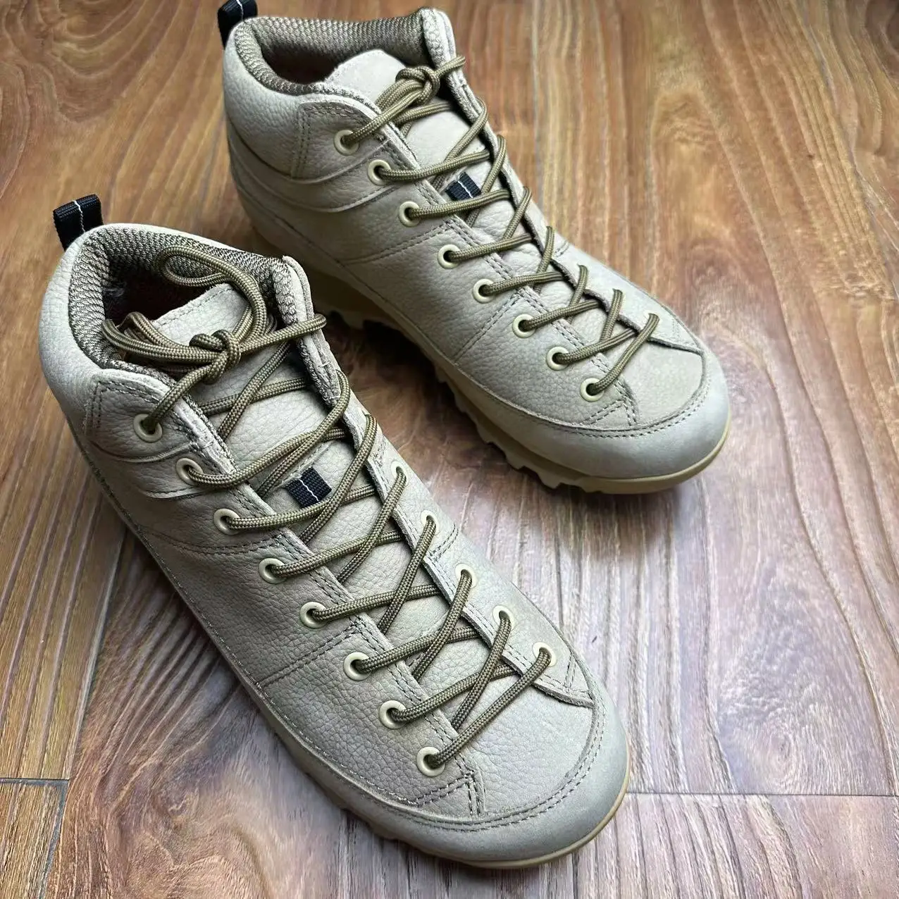 

Moutain Climbing oes Waterproof Mid-High Leather Anti-Wear Hiking Outdoor Cam Traveling oes for Men And Women