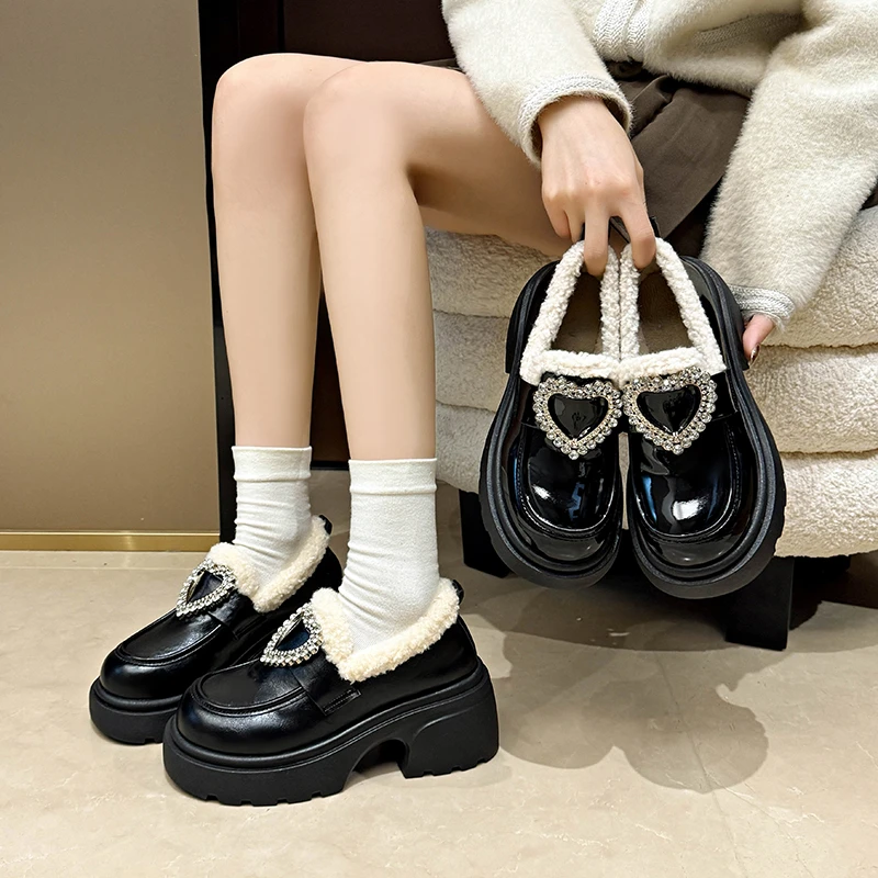 

Мокасины Love со стразами и пряжкой, модные хлопковые теплые туфли на платформе с круглым носком и глубоким носком