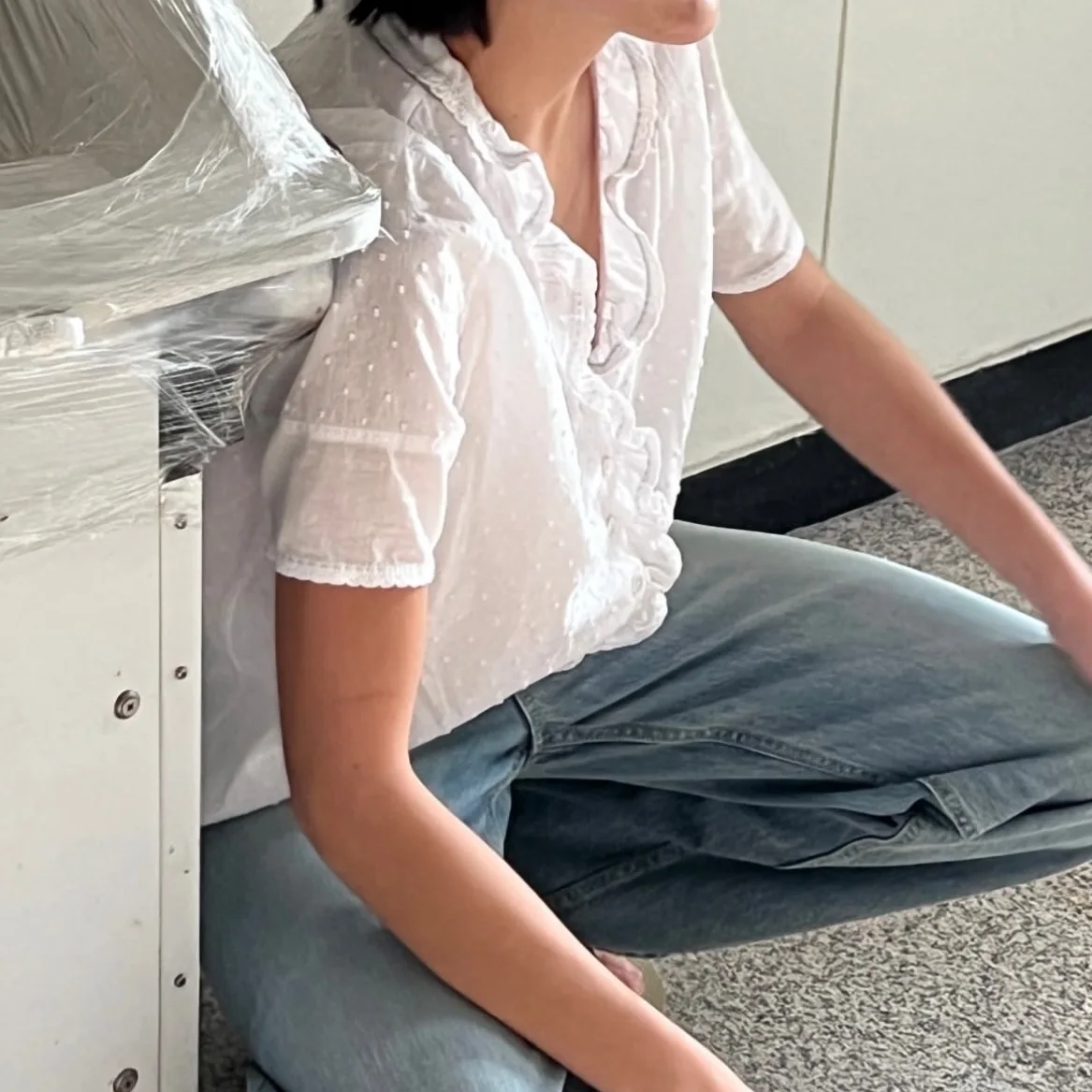 

Нежная женская блузка в горошек с V-образным вырезом и коротким рукавом в стиле ретро East Gate Viplain с кружевной отделкой для весны