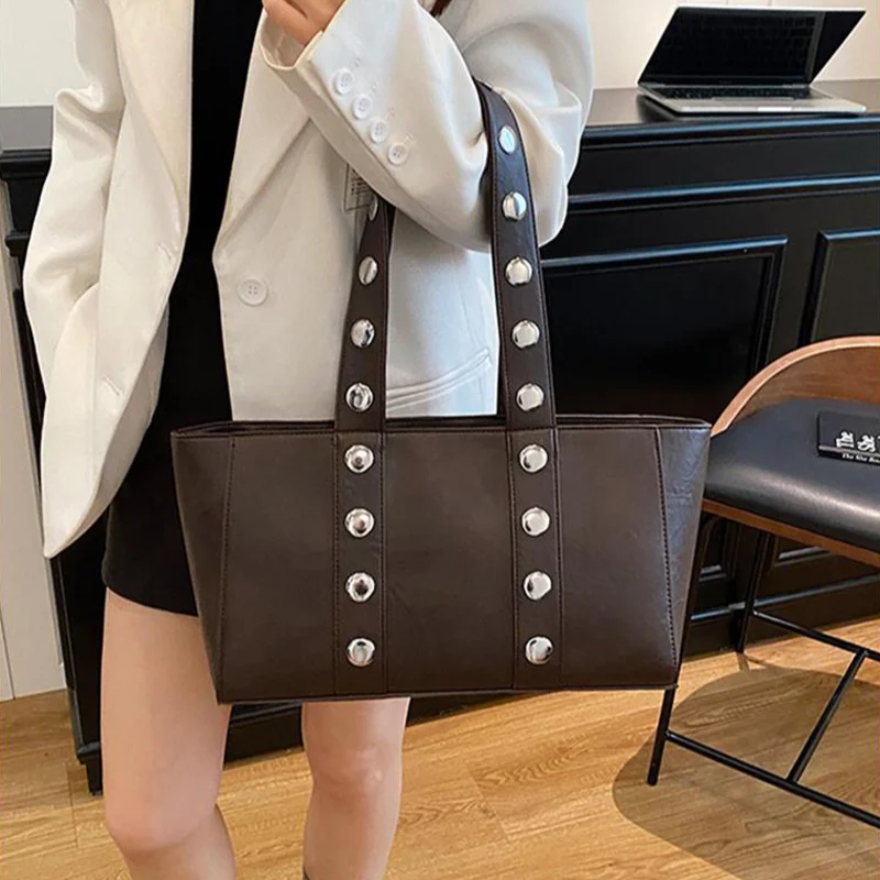 

Женская роскошная сумка через плечо с шипами, большая вместительная сумка-тоут в стиле ретро на молнии, высококачественная модная сумка, повседневная сумка для покупок