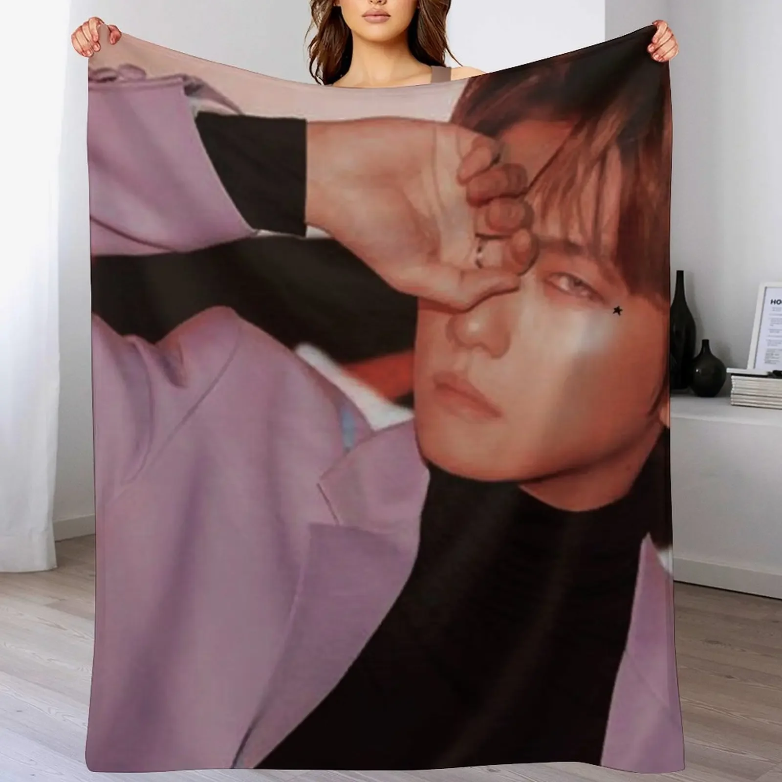 

byun baekhyun (love shot) Throw Blanket Wrinkle Resistant Lightweight Blanket