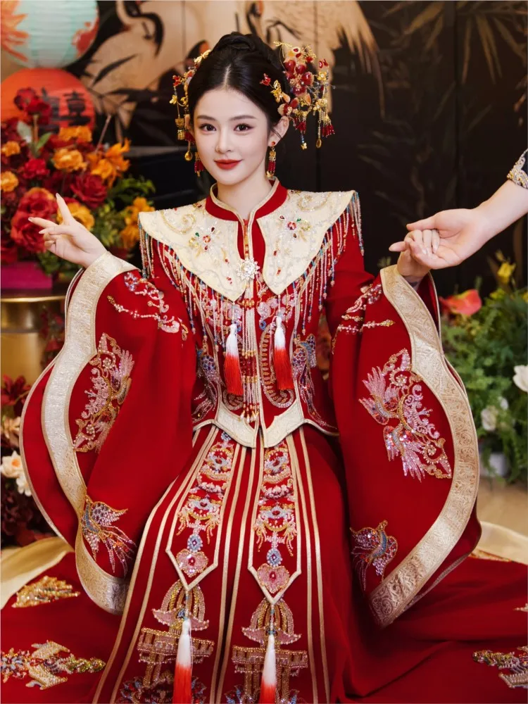 

The in Hanfu gets married with a phoenix crown and red wedding dress dressed traditional Chinese attire toasting