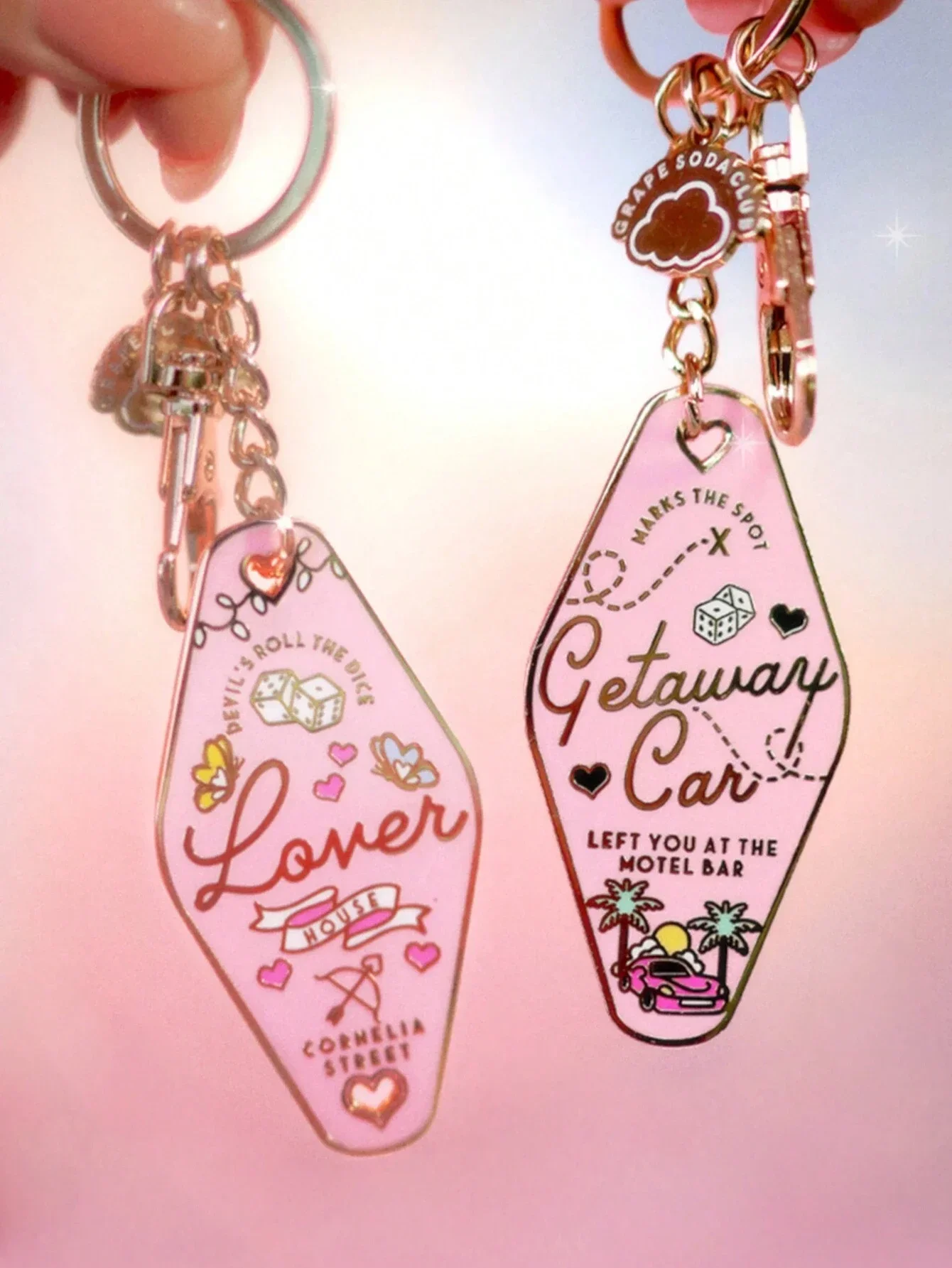 2024 New Famous singer Motel Escape Motel Three Color Metal Keychain