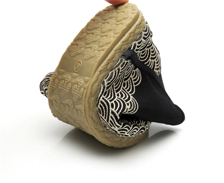 Botas bordadas renacentistas para hombre, botas cálidas de pirata de cuero PU Medieval, zapatos de caballero elegantes de vaquero occidental