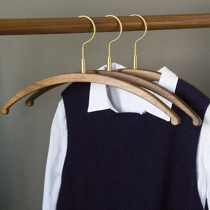 

Вешалки премиум-класса из орехового дерева, нескользящие вешалки для хранения гардероба, латунные вешалки для одежды для гостиничного шкафа, элегантное деревянное хранилище одежды