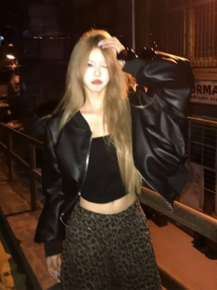 黒の韓国風モトレザージャケット レディース パンクスタイル ハイストリートファッション レザージャケット 女性用 2025年夏 カジュアル ルーズ ジッパーコート