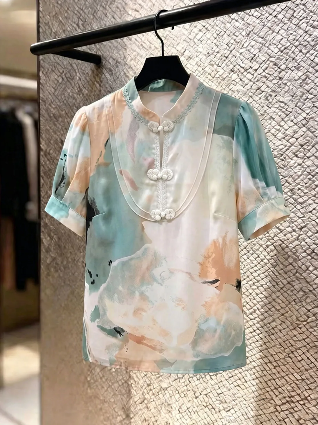 

Elegant Commuter Style Loose Shoulder Bopham Shirt Women's Fashion Summer 2026 Korean Version Straight Tube Silk Top