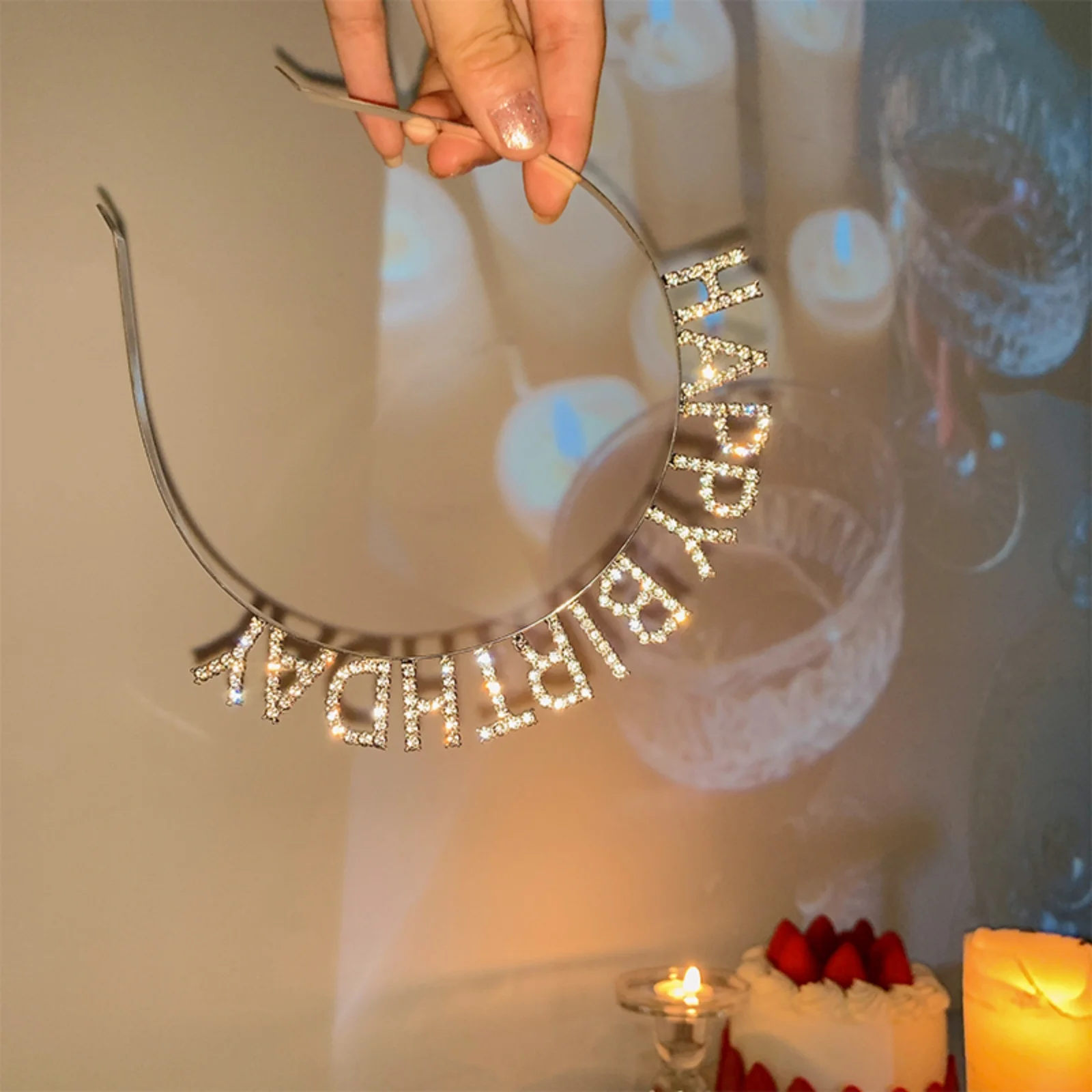 1-teiliges Kristall-Stirnband „Happy Birthday“, glitzerndes Geburtstags-Haar-Accessoire, ideal zum Hinzufügen von Glam an Geburtstagsfeiern – Detail 6