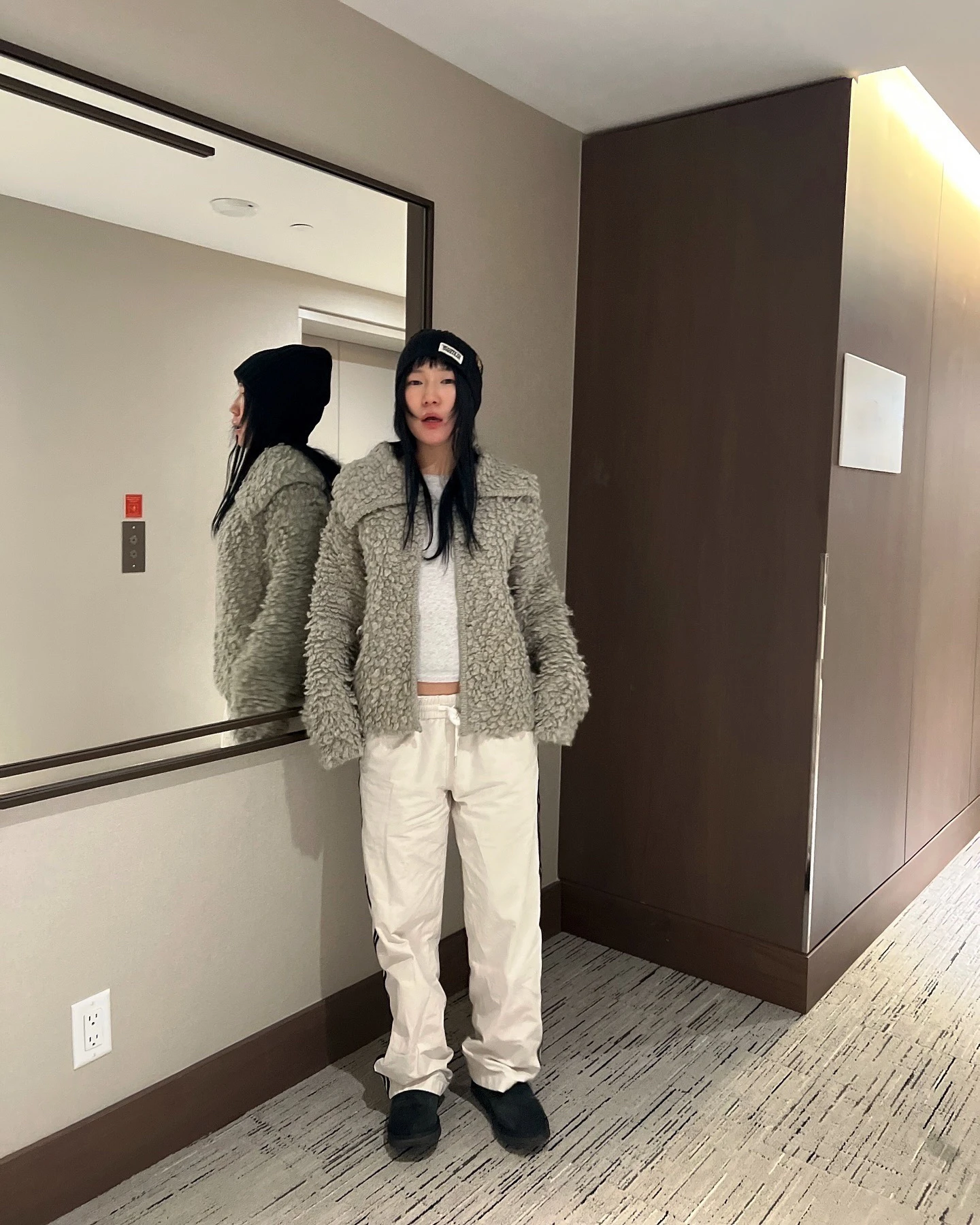

Lamb Fur Trimmed Zipper Knitted Woolen ort Jaet Top Winter Faion Commute Sle Loose Fit Long Sve Color