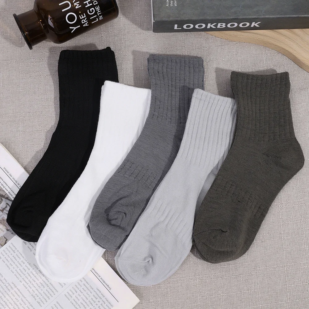 2/6pcs Cotton Men\'s Socks Mid Tube Autumn Winter Knitted Warm Cold-proof Stocking Black And White Gray Simple Indoor Floor Sox