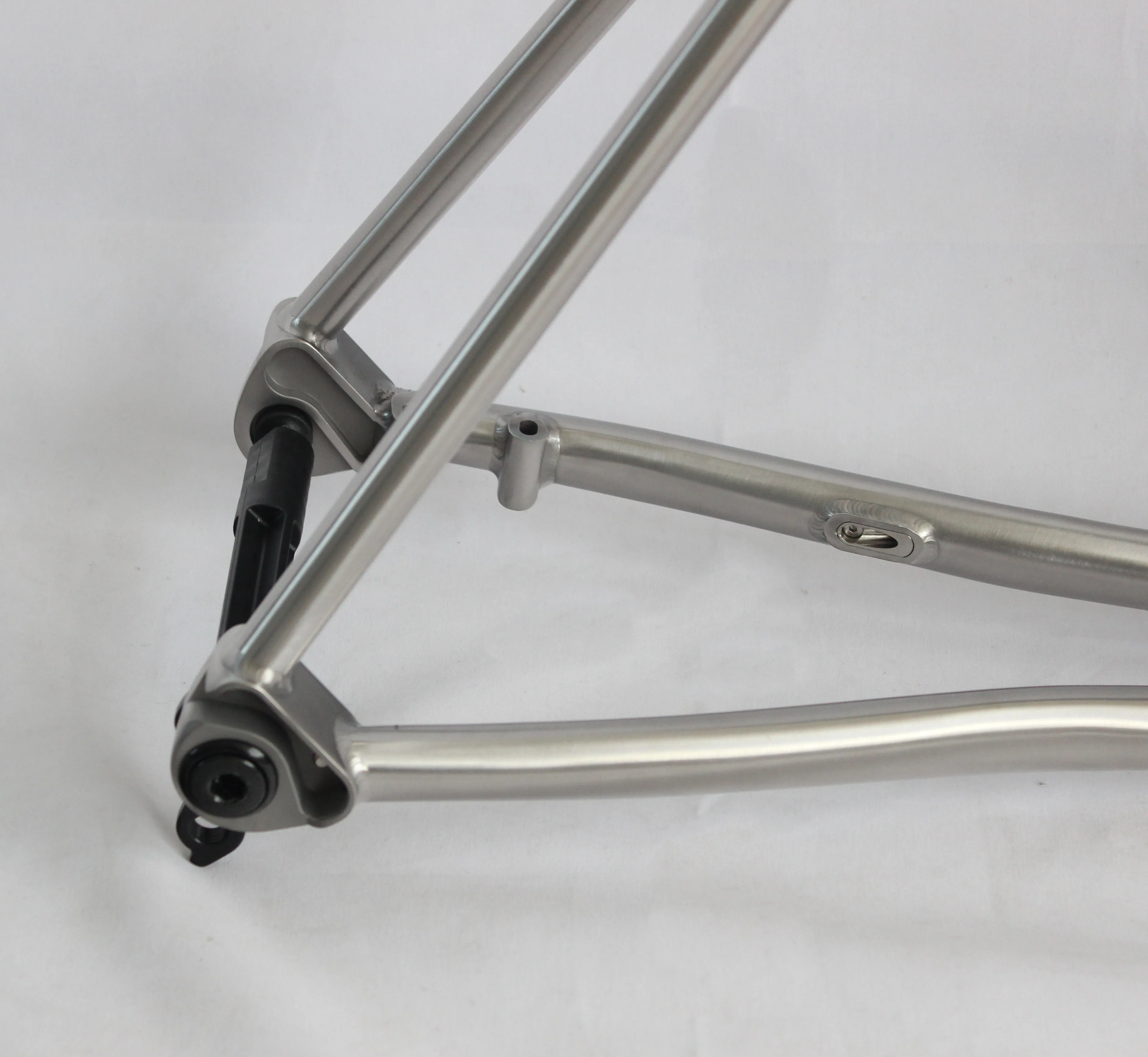 Titanium bicycle frame for mountain bikers numerical control precision welding anti-rust titanium frame suitable