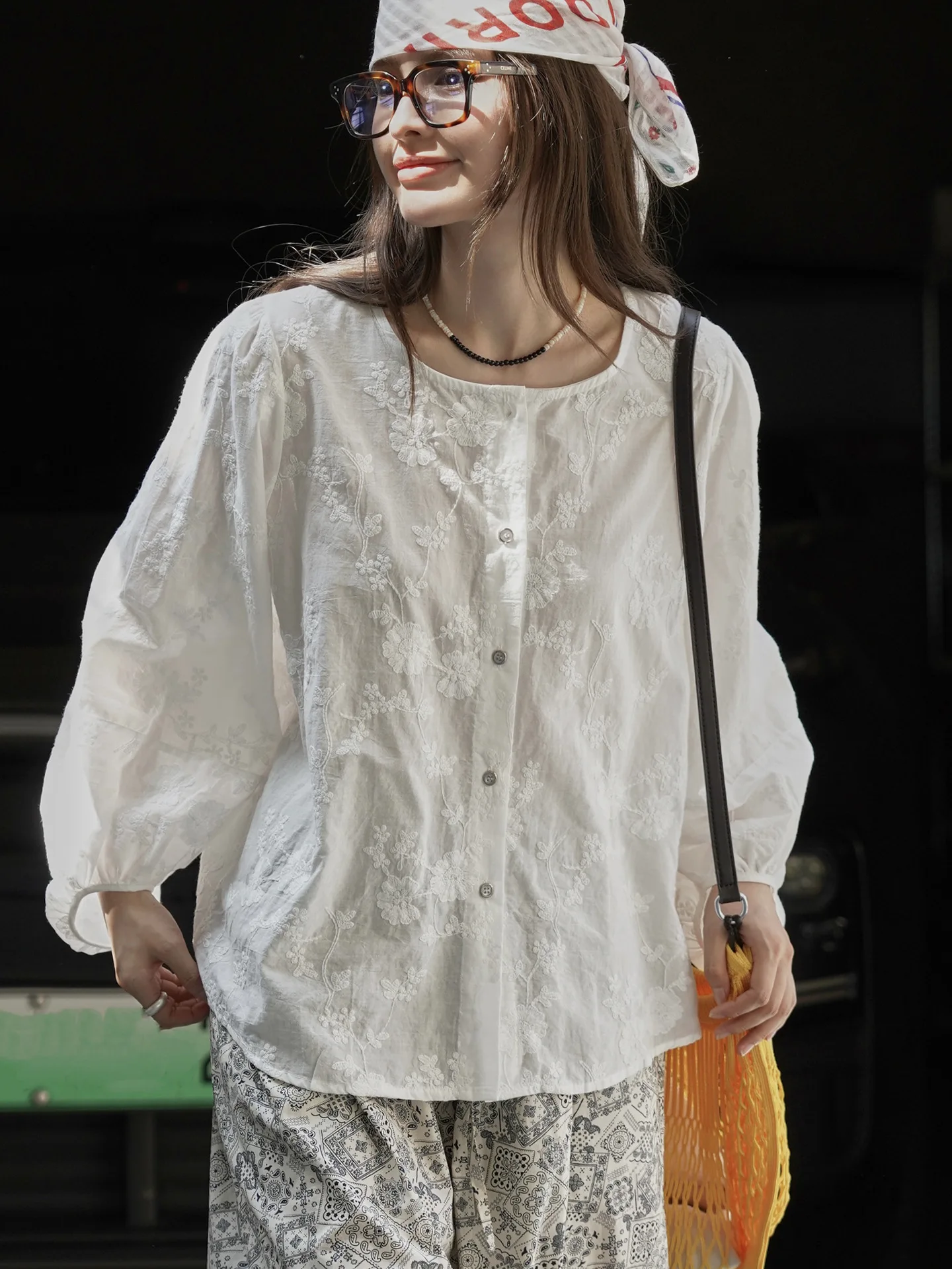 

Summer women's casual solid color round neck long sleeved embroidered decoration loose shirt