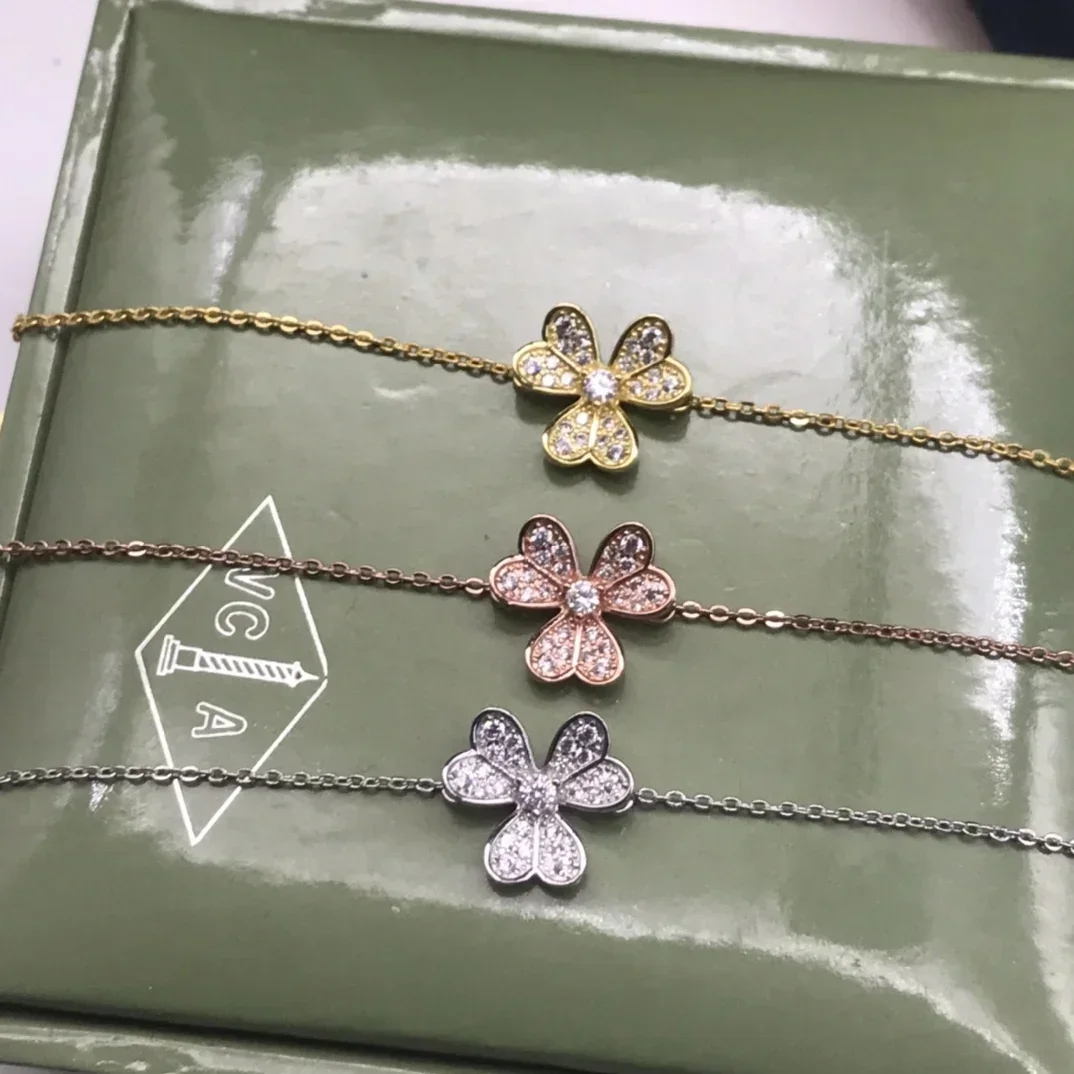 

Браслет в стиле фургона Cleefes, серебро 2024 пробы, Молодежный блеск, роскошный гламур, цена со скидкой, доставка покрыта."