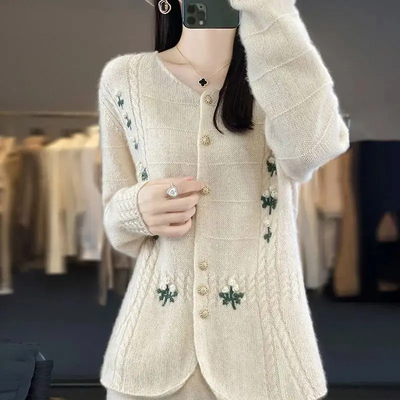 Autumn and Winter New Cardigan Round Neck Color Blocked Heavy Embroidery Hook Flower Sweater Korean Version Loose Knit Jacket